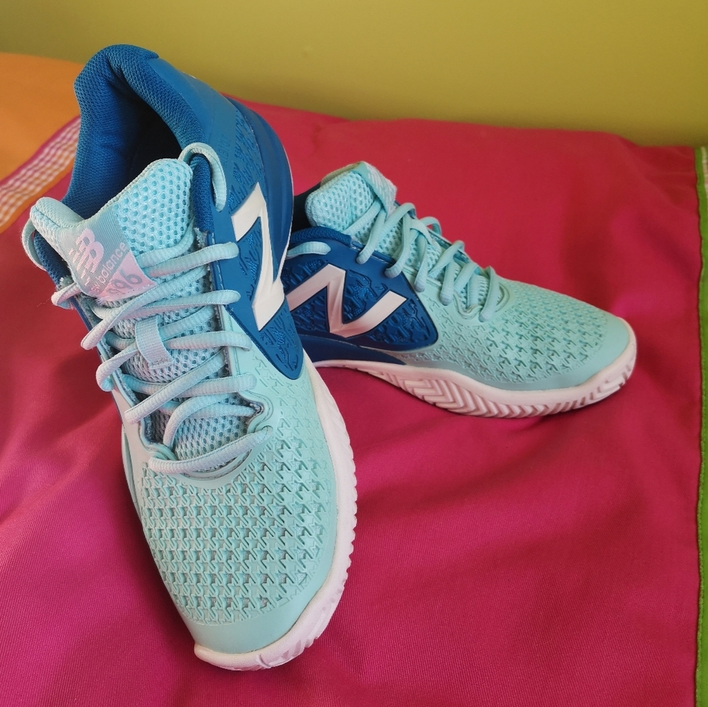 New Balance 996v2 Women's Tennis Shoes sz.7